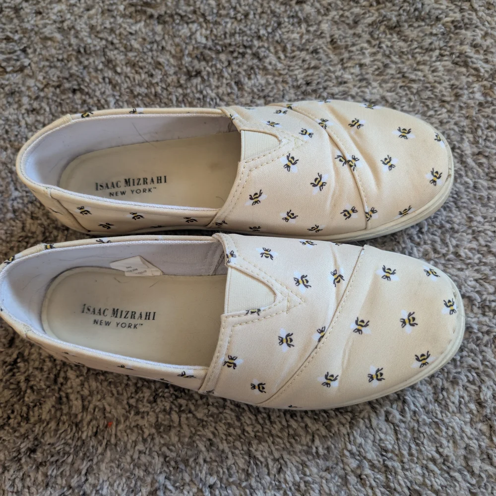 Isaac Mizrahi Bee Print Loafers - Picture 4 of 4